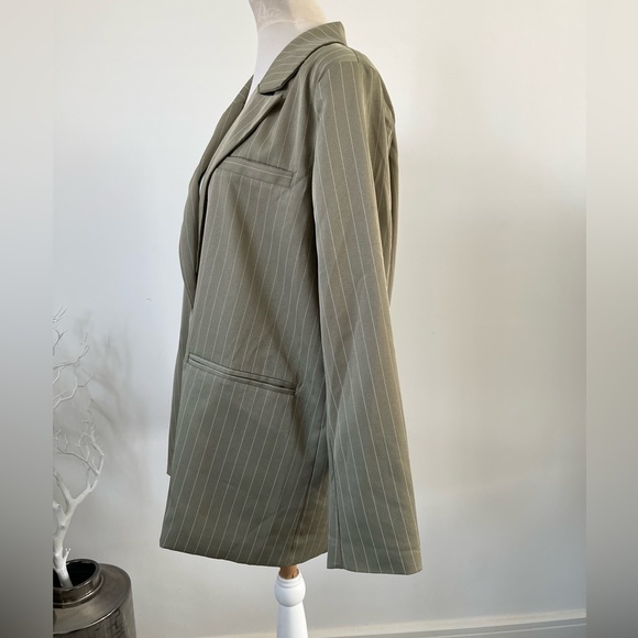 PrettyLittleThing PLT sage khaki green oversized pinstripe blazer jacket sz 10 - Picture 6 of 9